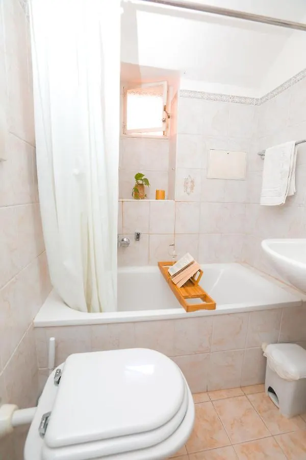 Orti 27 Rome Trastevere - Rome Vacation M&D 0*,